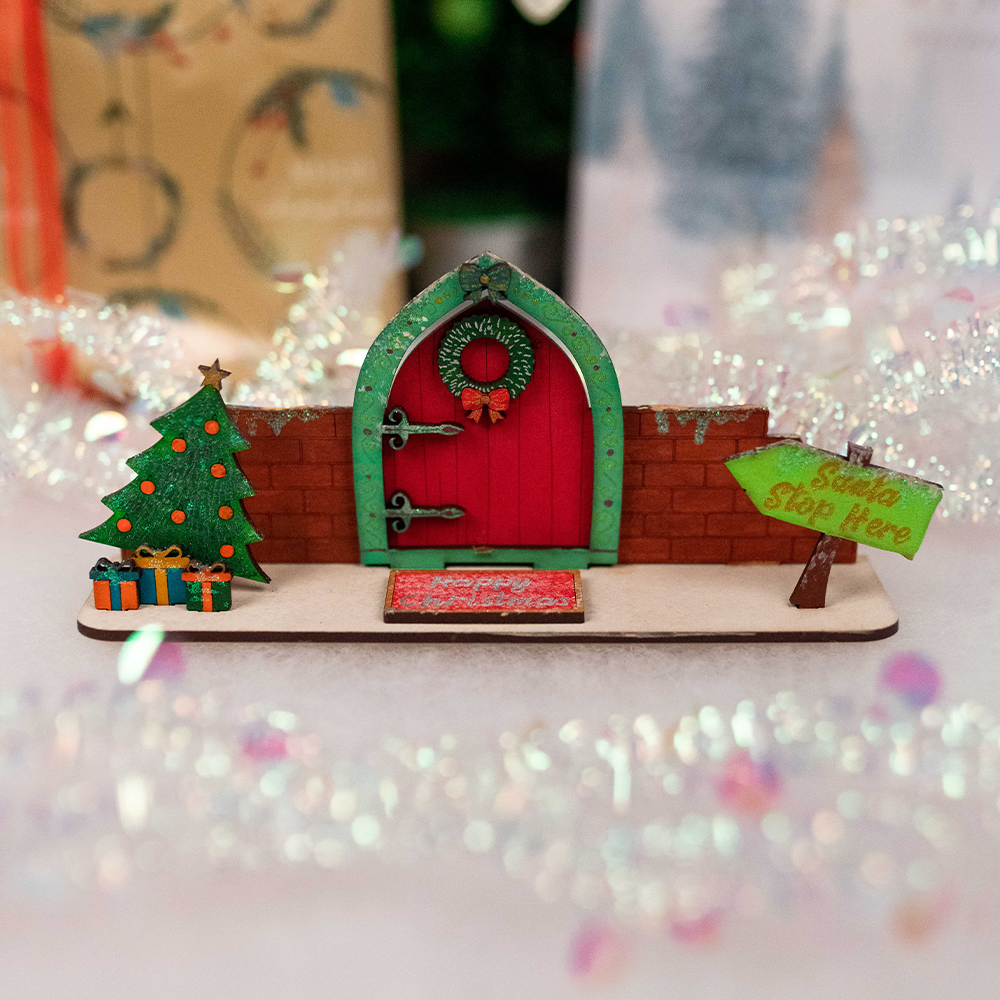 XMAS Door Scene with Christmas Tree, presents and Santa sign - Slate & Rose
